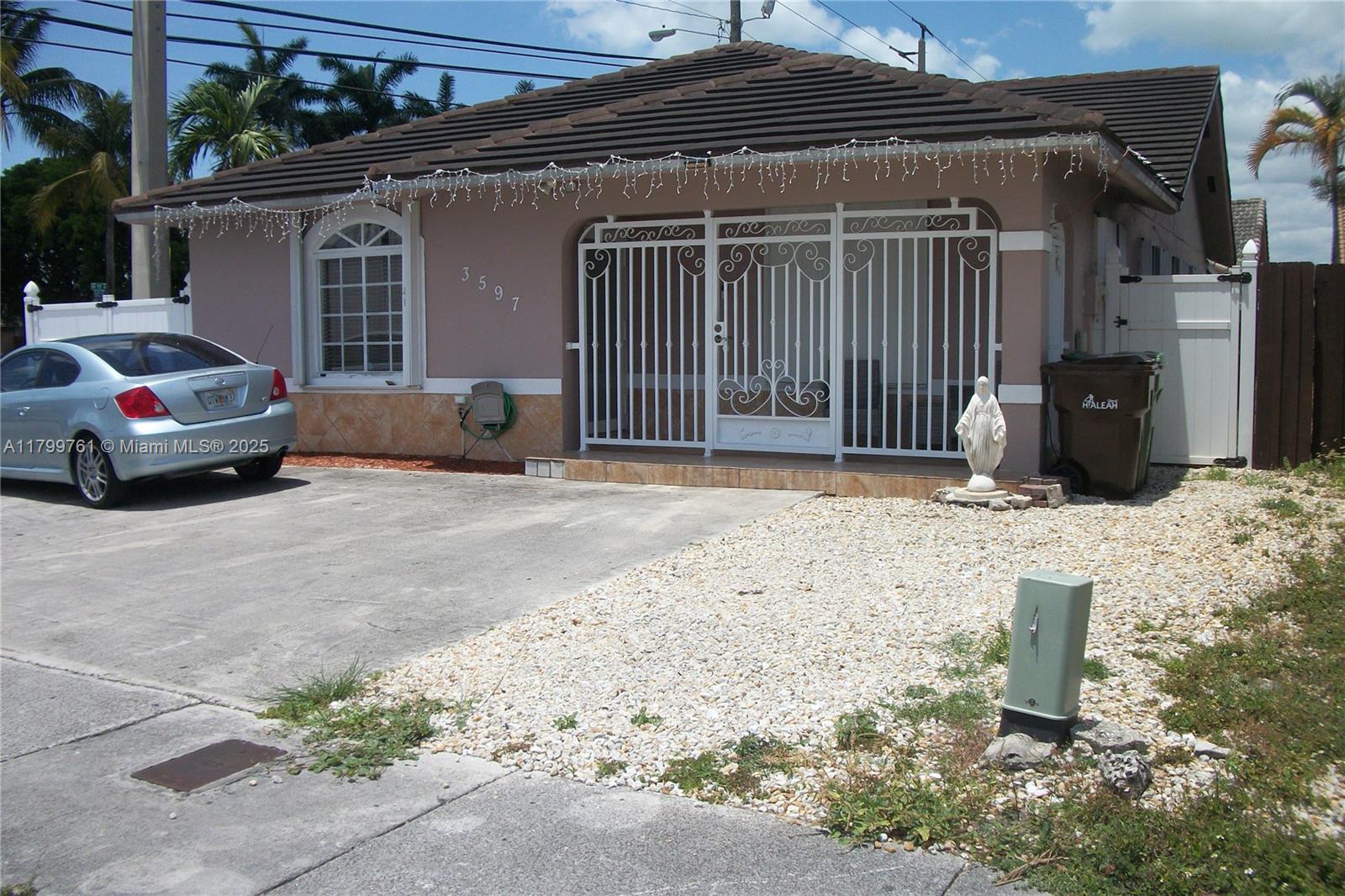 Rental Property at 3597 W 72nd Pl 1, Hialeah, Miami-Dade County, Florida - Bedrooms: 1 
Bathrooms: 1  - $1,200 MO.