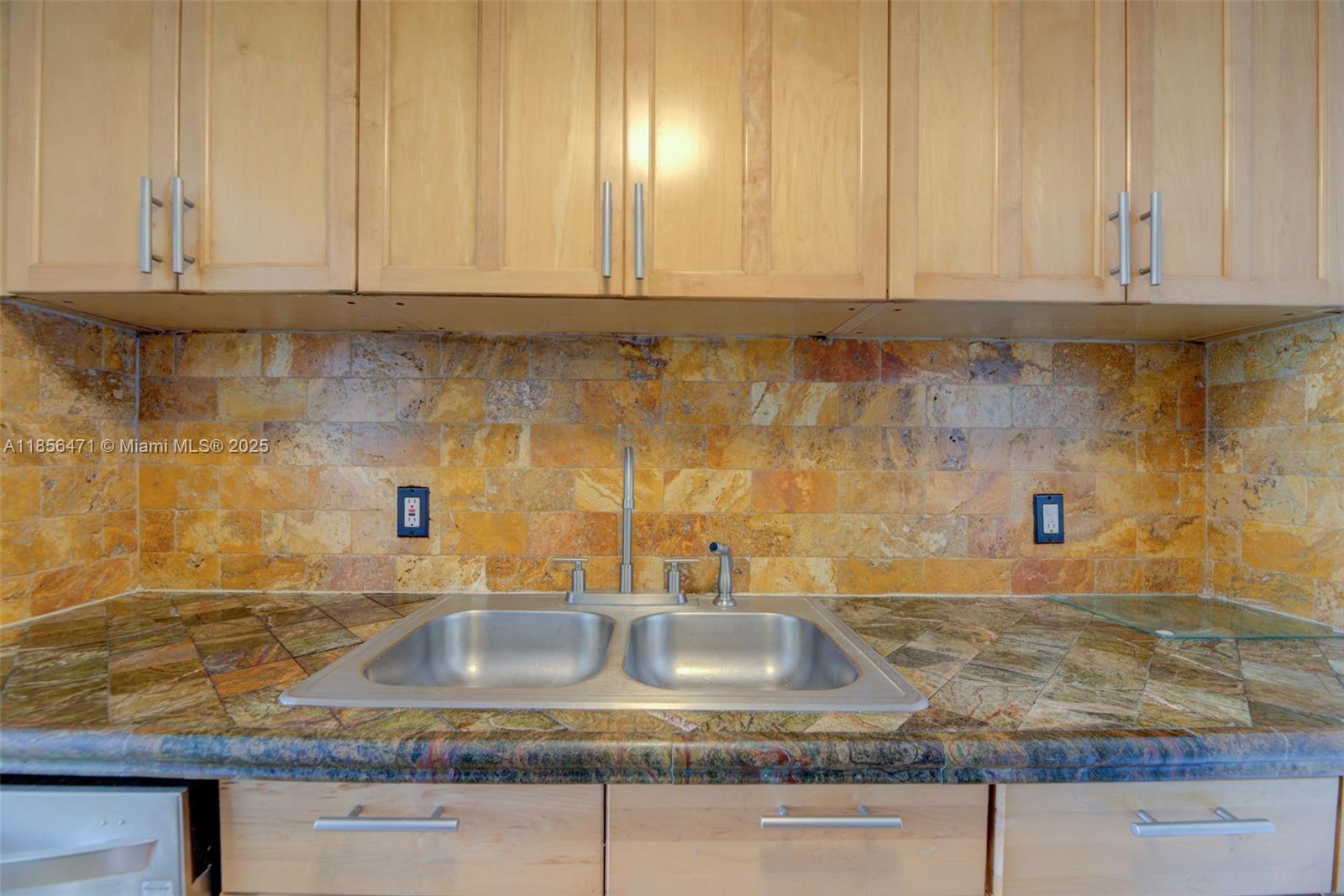 VECINO DEL MAR CONDO - Residential
