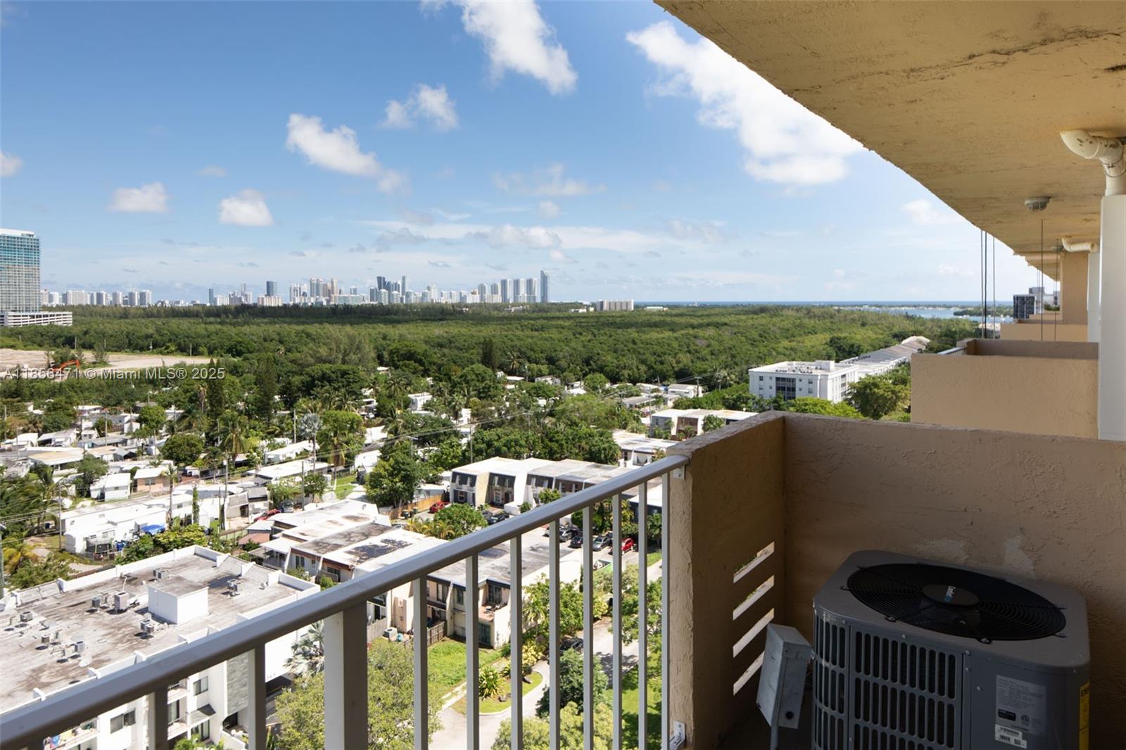 VECINO DEL MAR CONDO - Residential