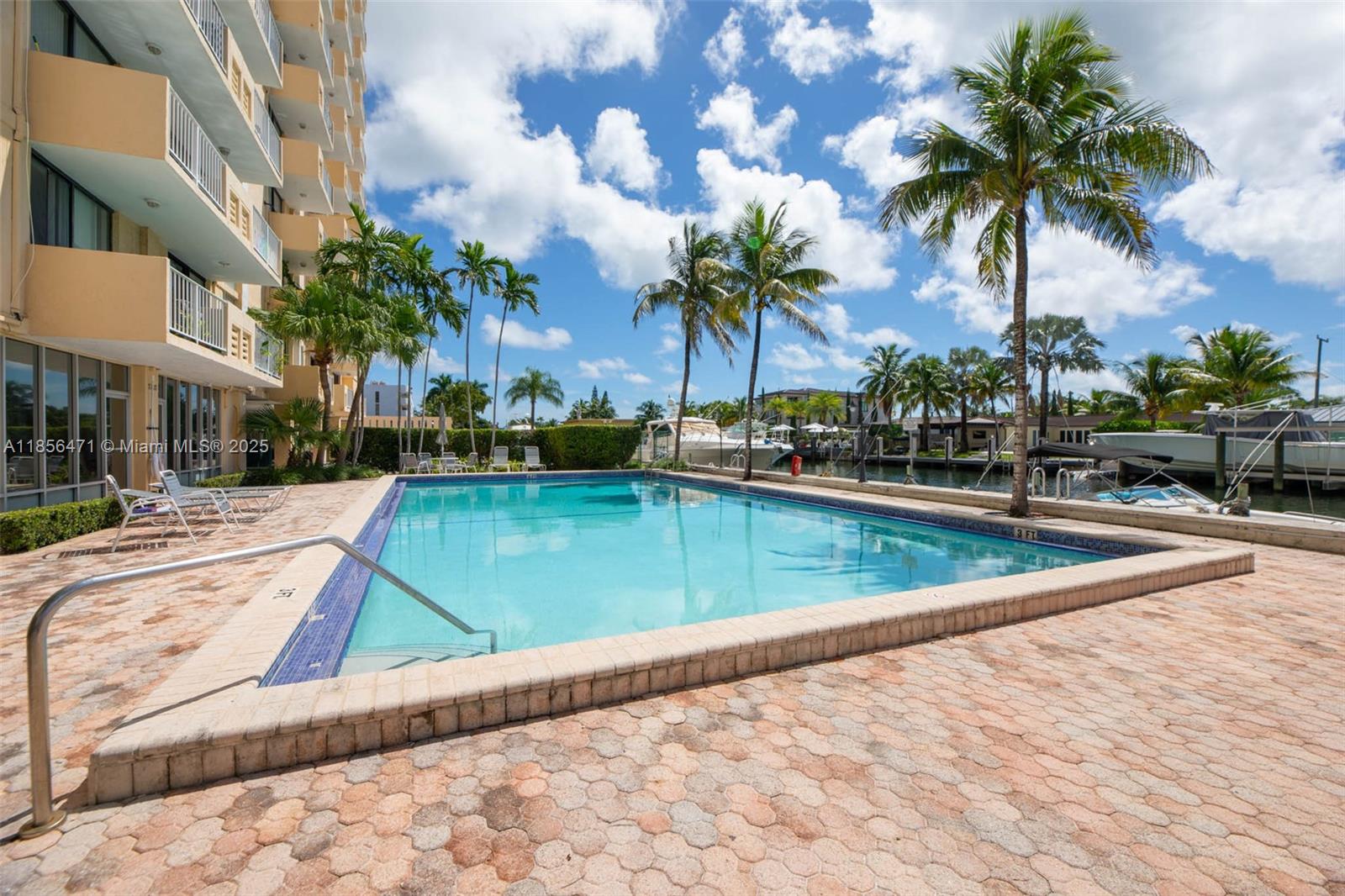 VECINO DEL MAR CONDO - Residential