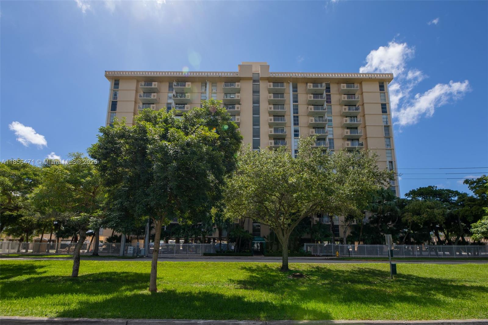 VECINO DEL MAR CONDO - Residential