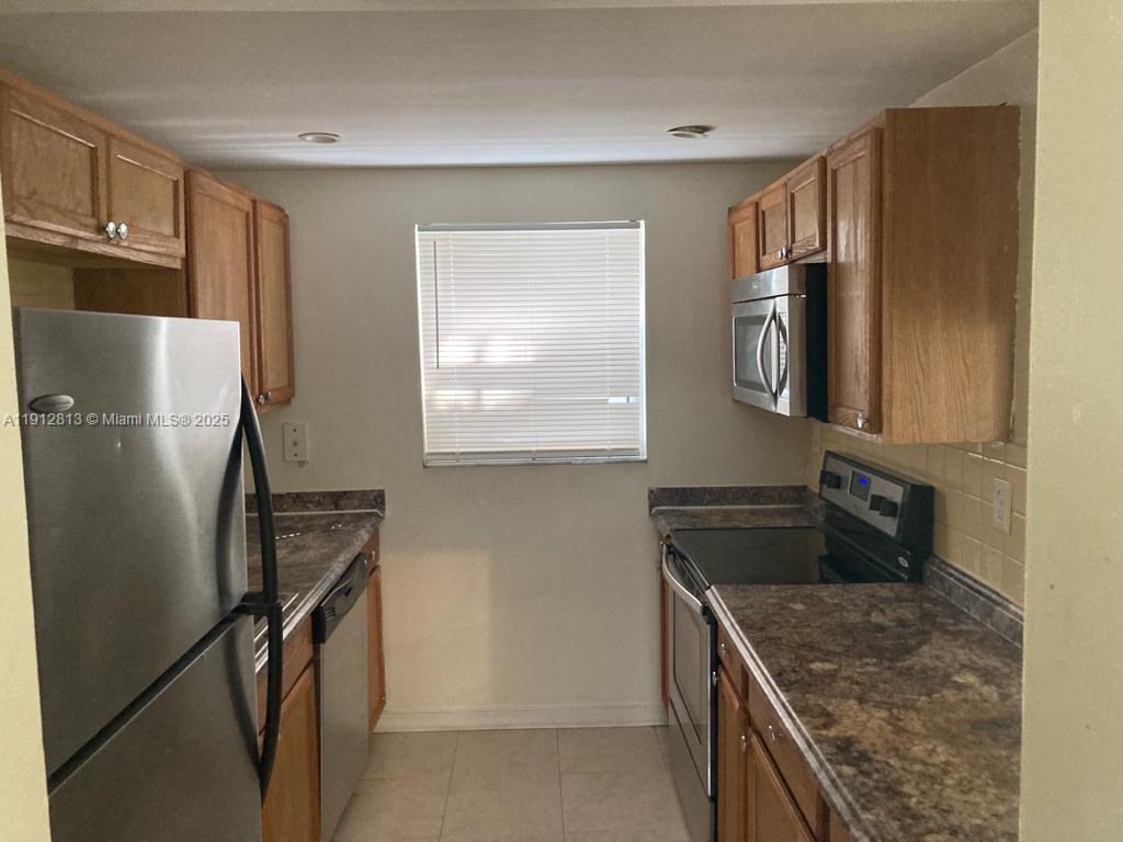 PRESIDENTIAL GOLFVIEW CON - Residential