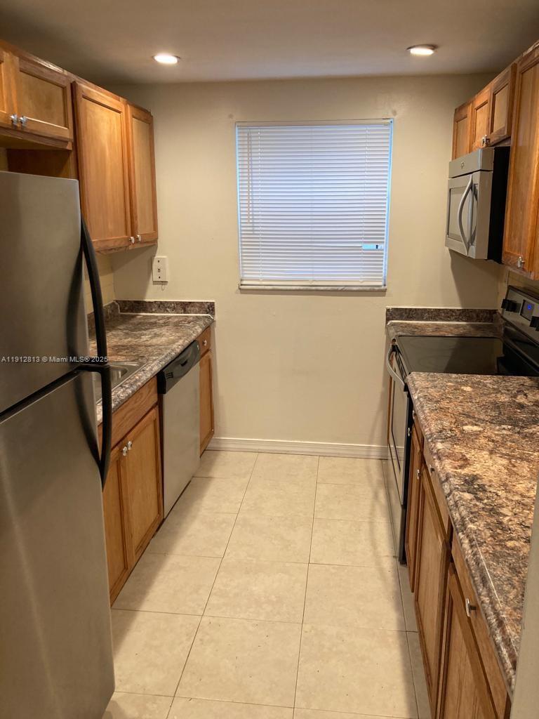 PRESIDENTIAL GOLFVIEW CON - Residential