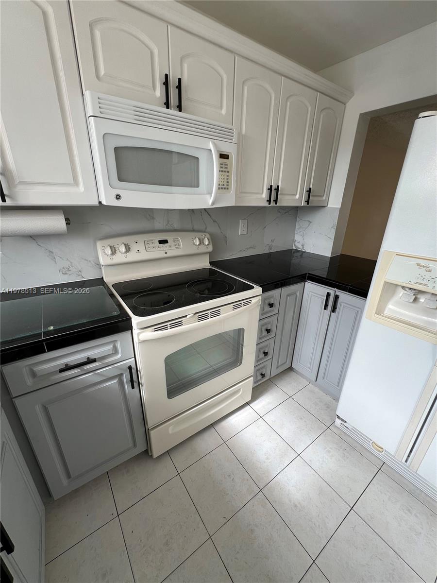 MANGO HILL CONDO #7 - Residential Lease