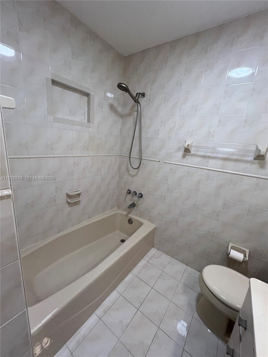 MANGO HILL CONDO #7 - Residential Lease