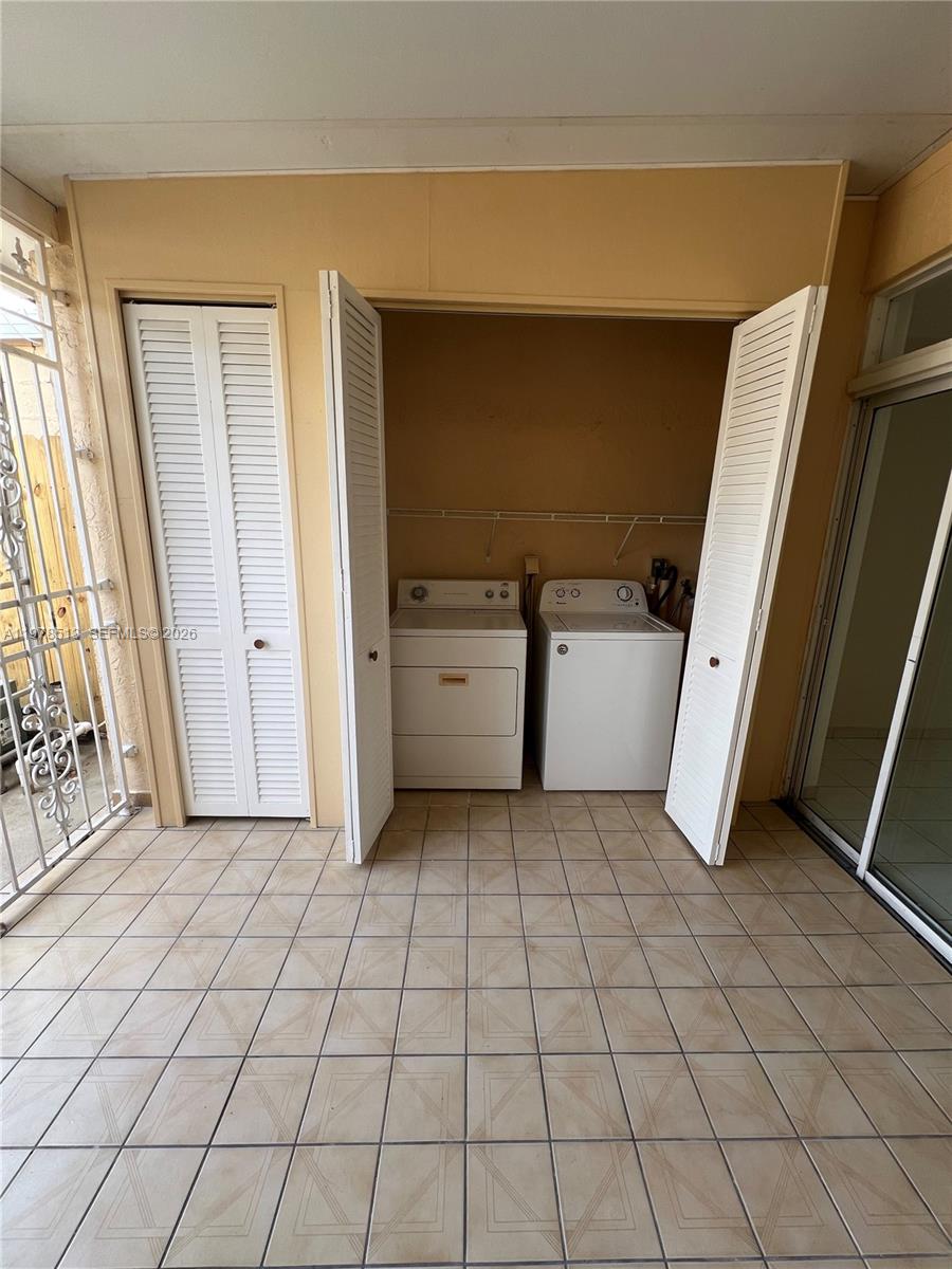 MANGO HILL CONDO #7 - Residential Lease