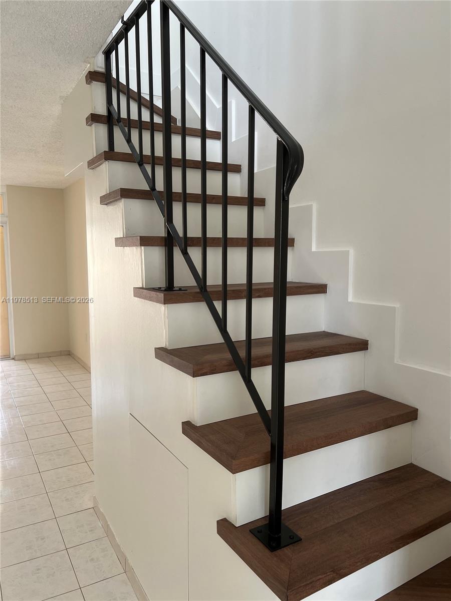 MANGO HILL CONDO #7 - Residential Lease
