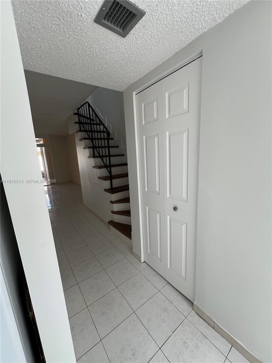 MANGO HILL CONDO #7 - Residential Lease