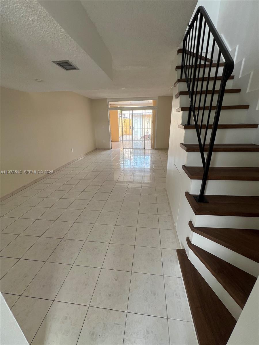 MANGO HILL CONDO #7 - Residential Lease