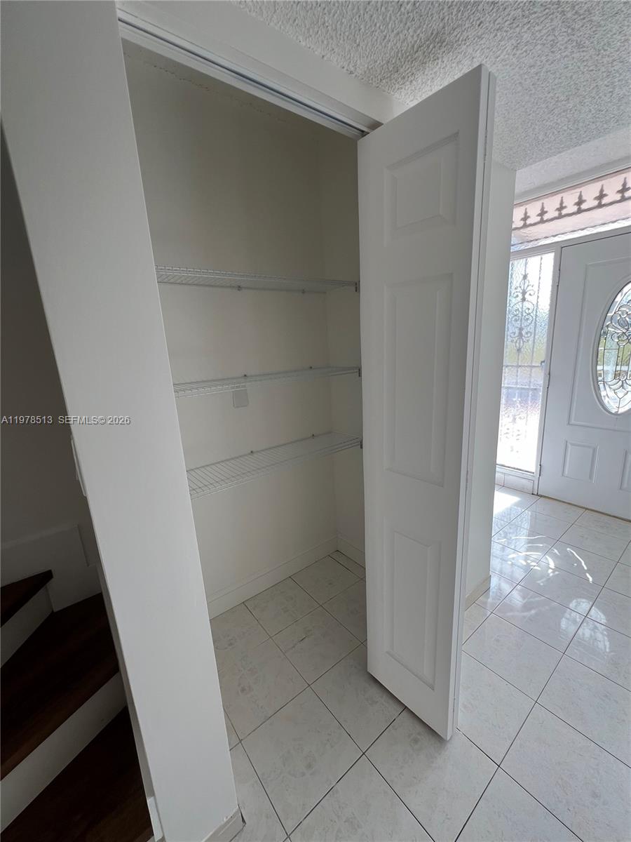 MANGO HILL CONDO #7 - Residential Lease
