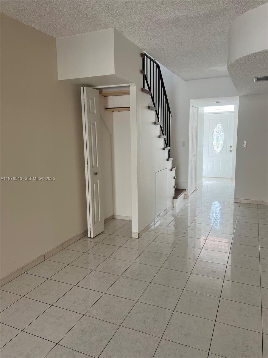 MANGO HILL CONDO #7 - Residential Lease