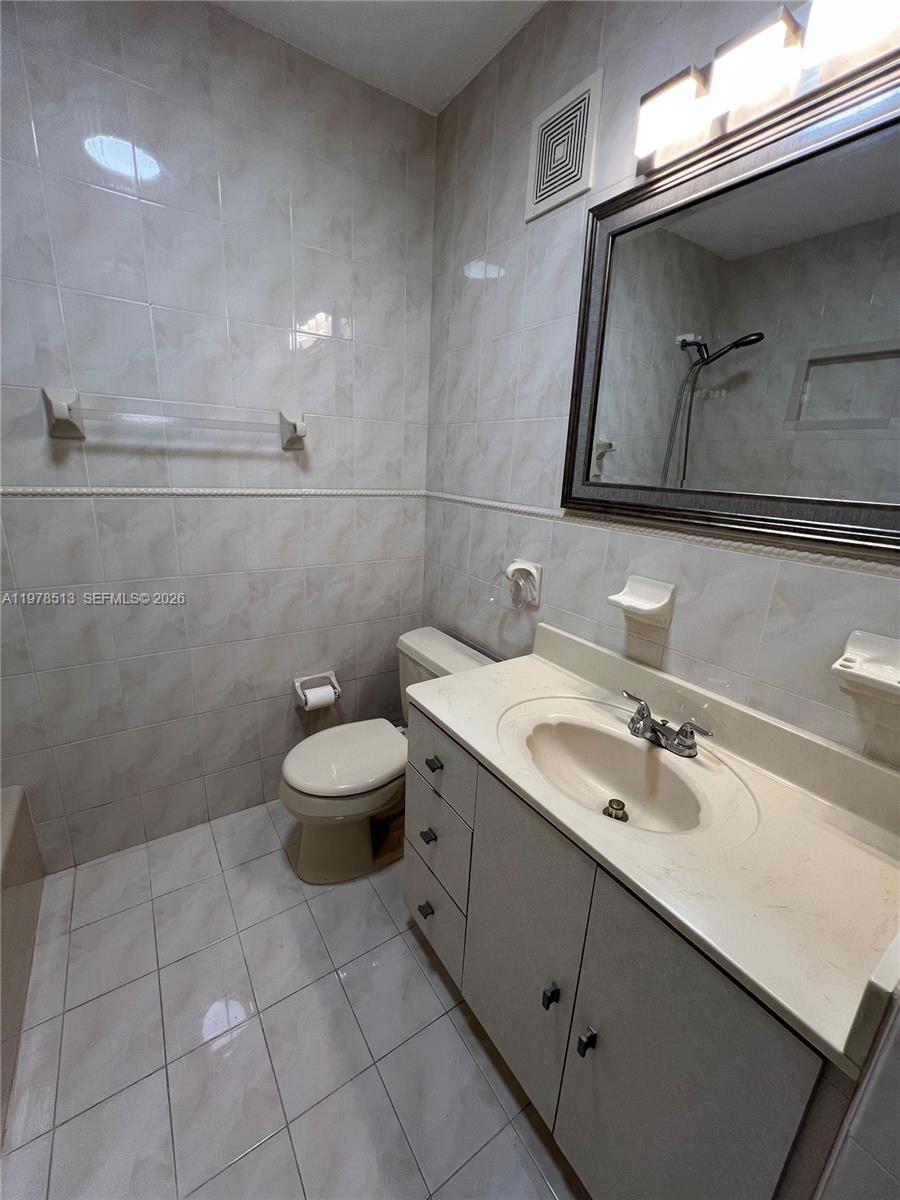 MANGO HILL CONDO #7 - Residential Lease
