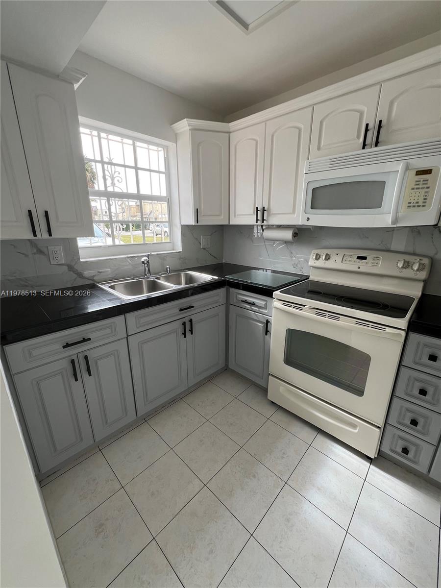 MANGO HILL CONDO #7 - Residential Lease