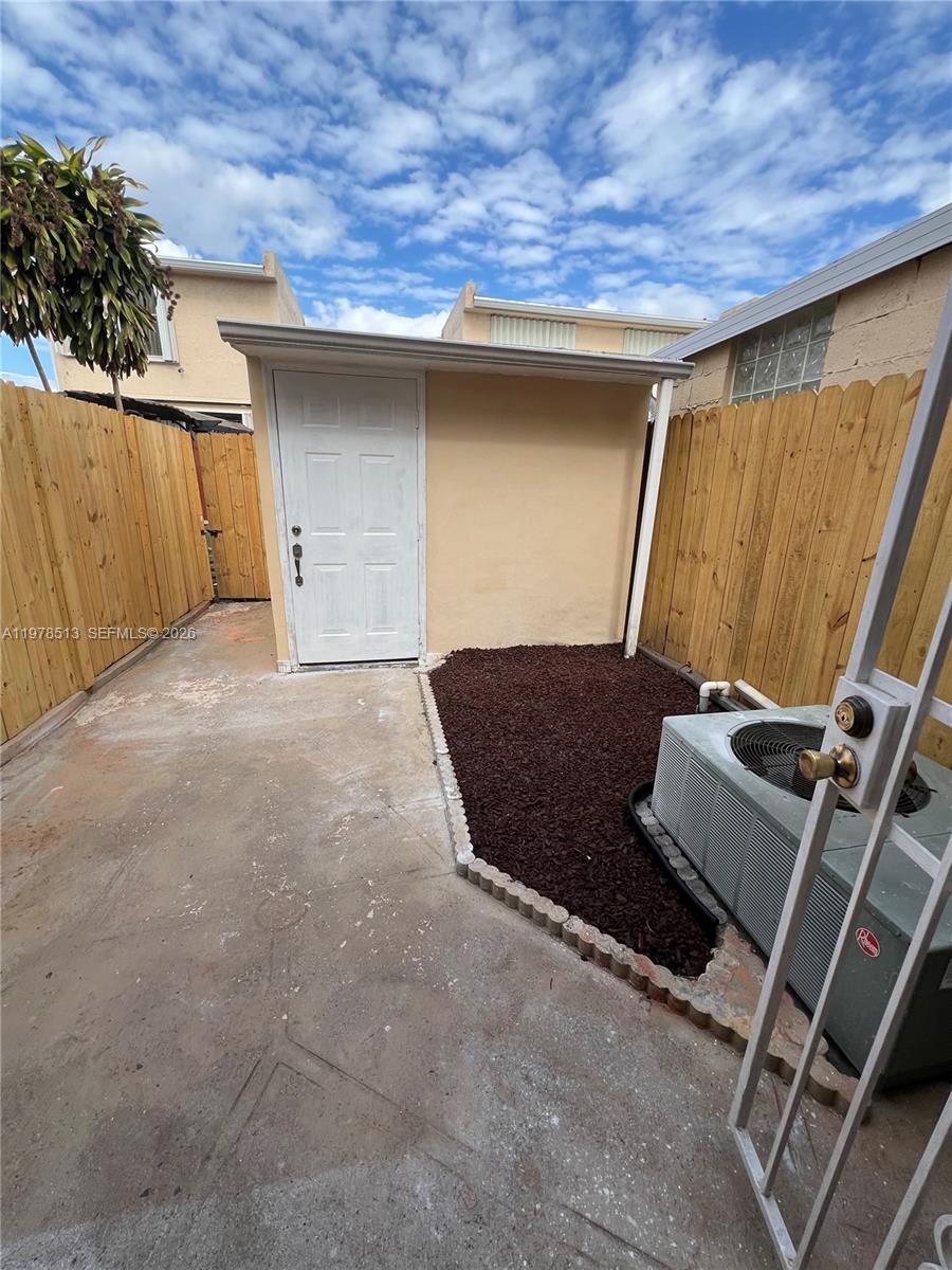 MANGO HILL CONDO #7 - Residential Lease