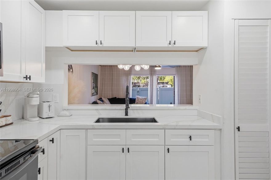 Beautifully 2/2.5 updated townhouse located in a desirable gated community! This true gem features all-new appliances, brand-new flooring, a completely renovated kitchen with granite countertops, and a beautifully updated bathroom. Situated in an excellent school zone within a family-oriented neighborhood, this home offers both comfort and convenience. A must-see—this one will not last!
TEXT AGENT FOR SHOWING 24HR NEEDED