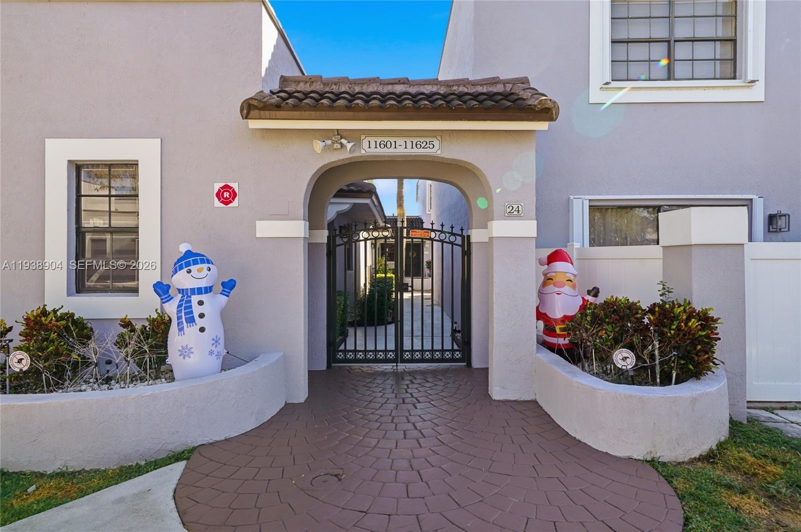 PEMBROKE LAKES SECTION EI - Residential