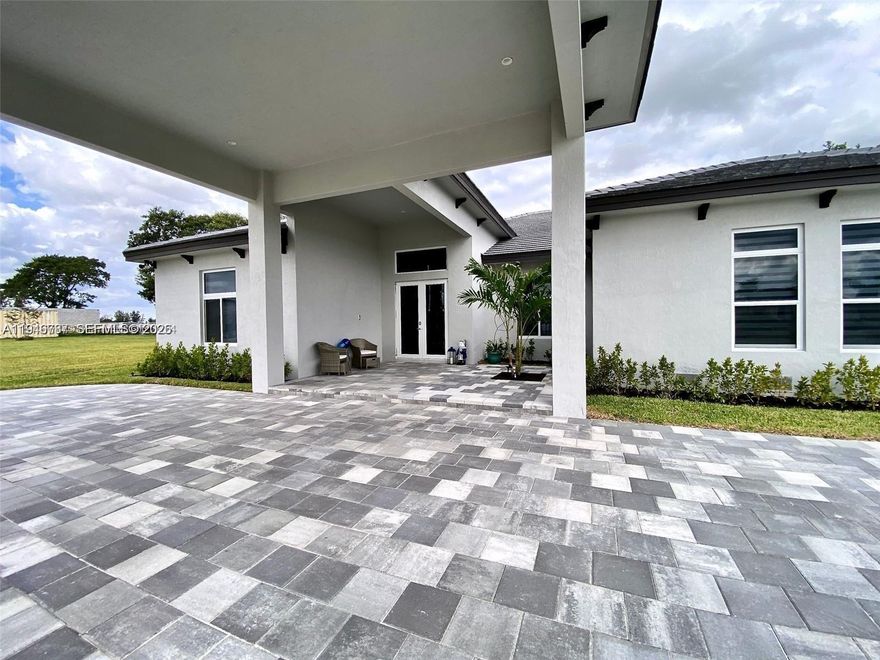 New Construction,Have fun with the whole family at this stylish redlands ranch. Amazing house five bedroom Three bathroom 1 acre home with pool and tiki bar .This is a marvelous NEW property completely upgraded, tiled floors, high ceilings, all rooms with double beds and Tvs, outside front porche, Cochera porte, driveway for 10 cars, spacious lighted living and dining room areas, open kitchen style , with quartz countertops, breakfast area and top of the line stainless steel appliances and a Big patio. The spacious five bedroom is elegant and modern, patio is spectacular with covered terraza facing pool and canal, Jacuzzi hot spa, golf course and Tiky bar with pool table. You will have an amazing time on this secluded but meticulous created property.