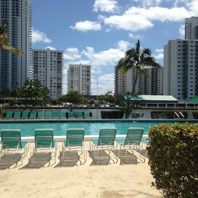 1000 Parkview Dr 605