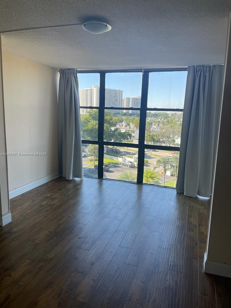 1000 Parkview Dr 605