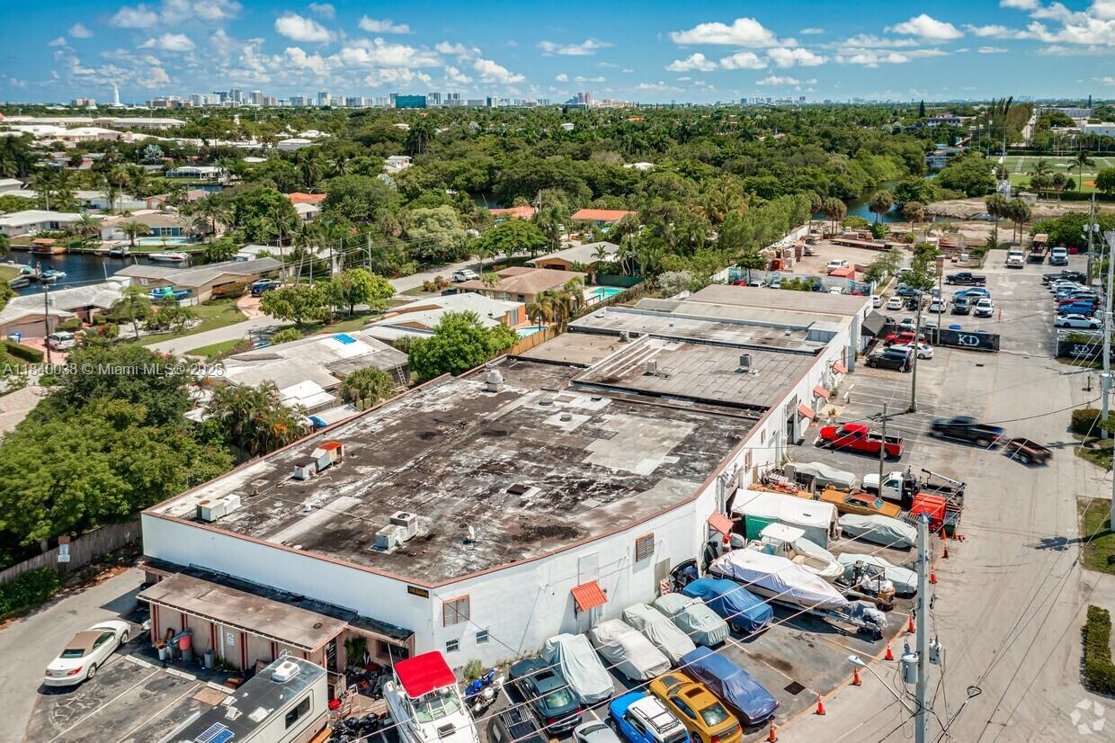 Industrial space with 1,800 sq ft zoned BM-4 Heavy Business Zoning district can accommodate a wide and diverse range of moderate- to high-intensity automotive(sales, dealership, repairs, etc) retail, service, office, recreation/entertainment, and institutional uses that provide goods and services serving a community, city-wide, and regional customer bases as well as wholesaling, warehousing, and limited light manufacturing uses. Two assigned parking spaces. Two roll-up doors allow you to completely drive through. Contact the listing agent with 1-year leases preferred.