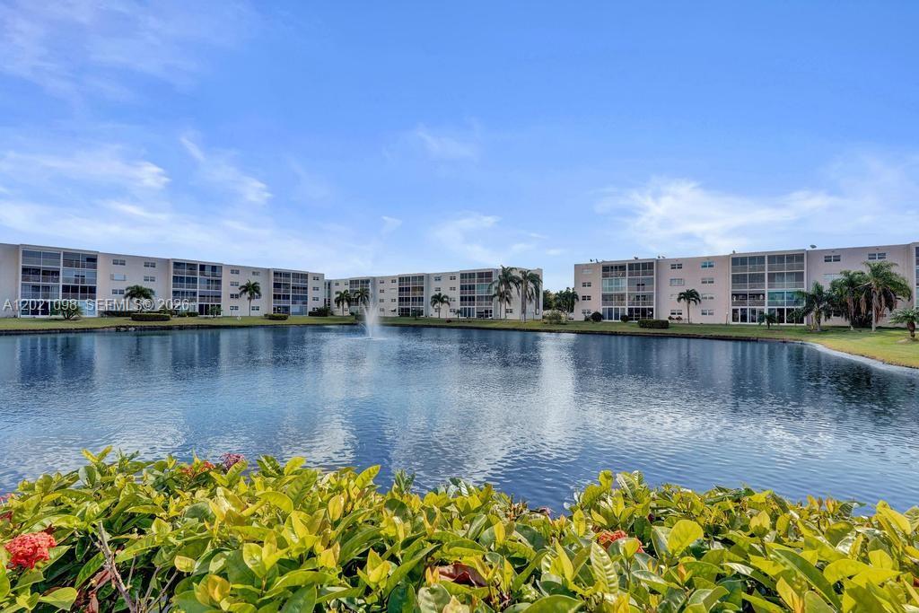 MEADOWBROOK LAKES CONDO - Residential