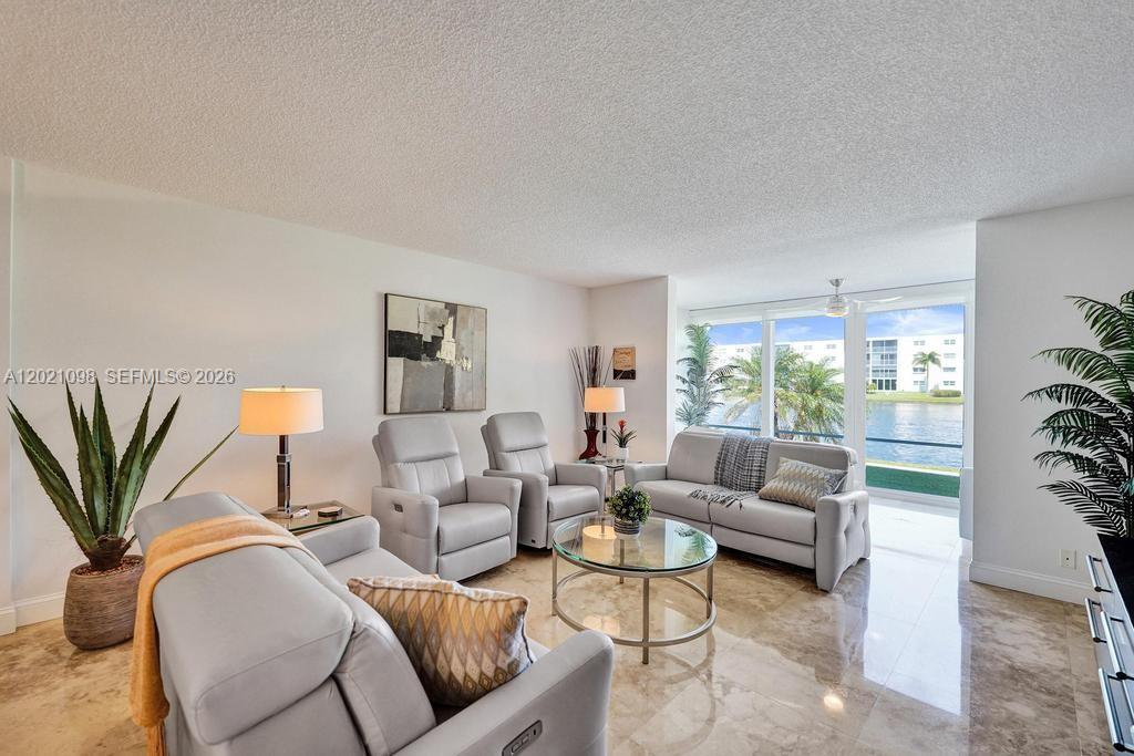 MEADOWBROOK LAKES CONDO - Residential