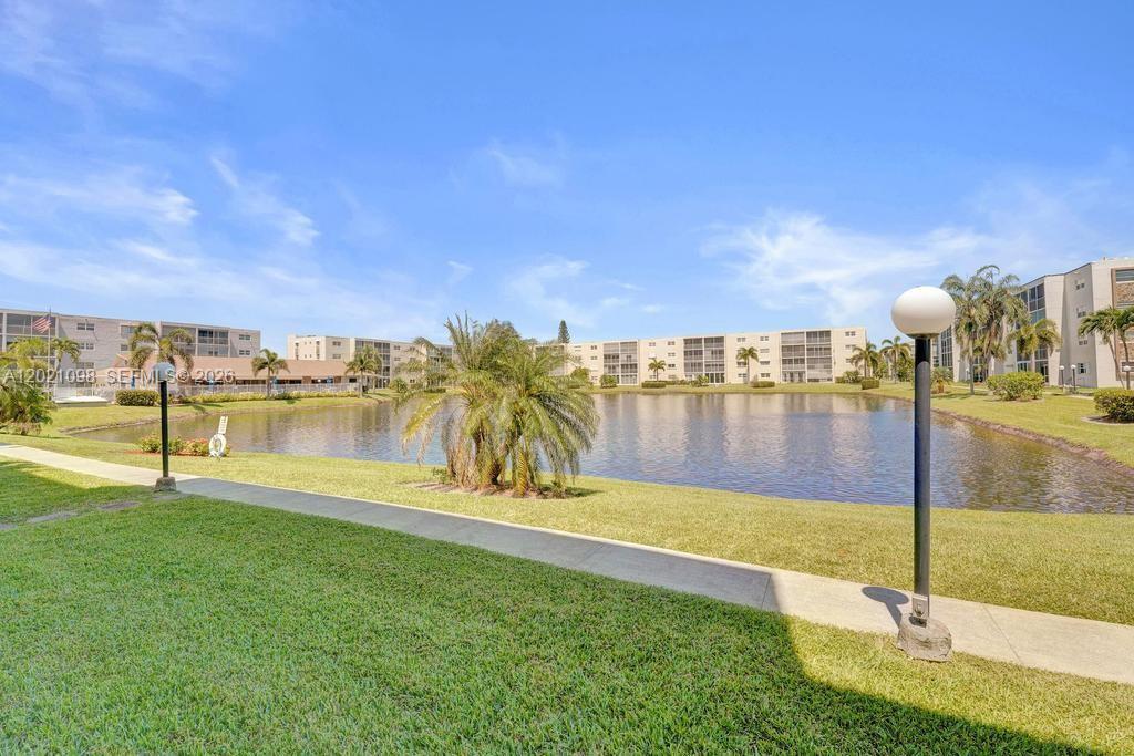 MEADOWBROOK LAKES CONDO - Residential