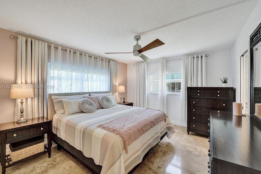 MEADOWBROOK LAKES CONDO - Residential