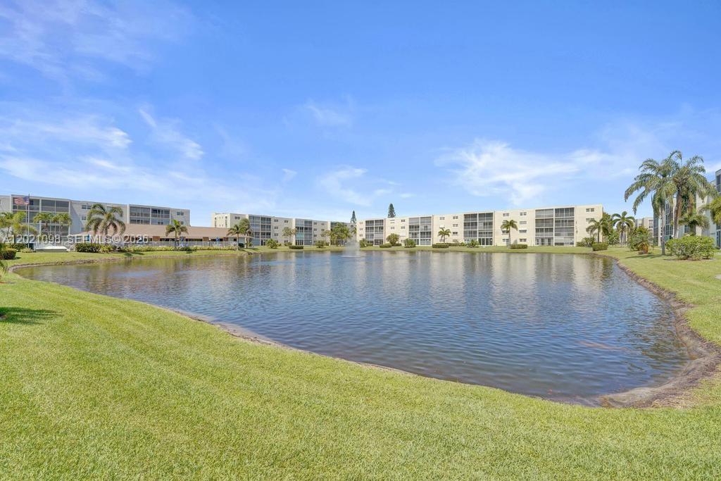MEADOWBROOK LAKES CONDO - Residential