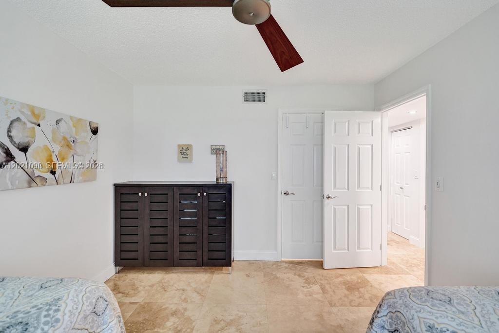 MEADOWBROOK LAKES CONDO - Residential