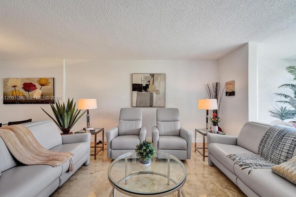 MEADOWBROOK LAKES CONDO - Residential