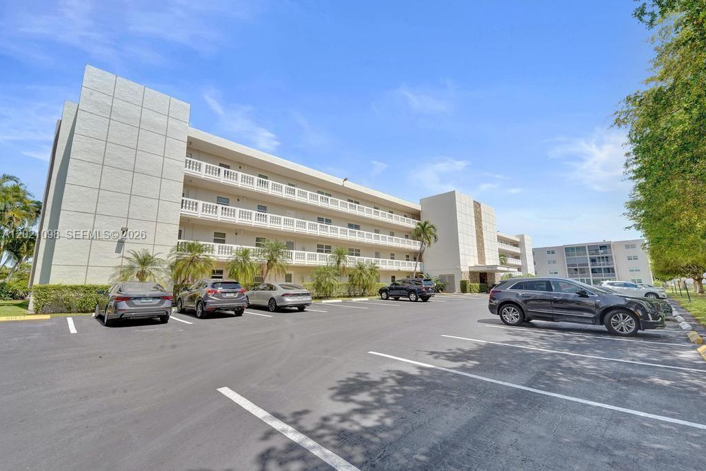 MEADOWBROOK LAKES CONDO - Residential