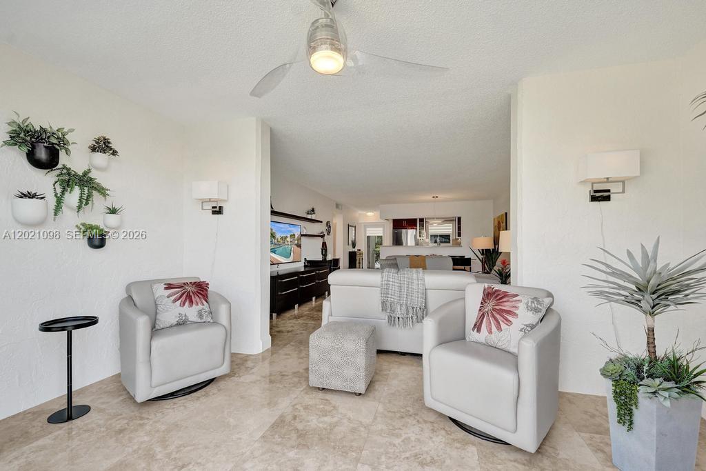 MEADOWBROOK LAKES CONDO - Residential