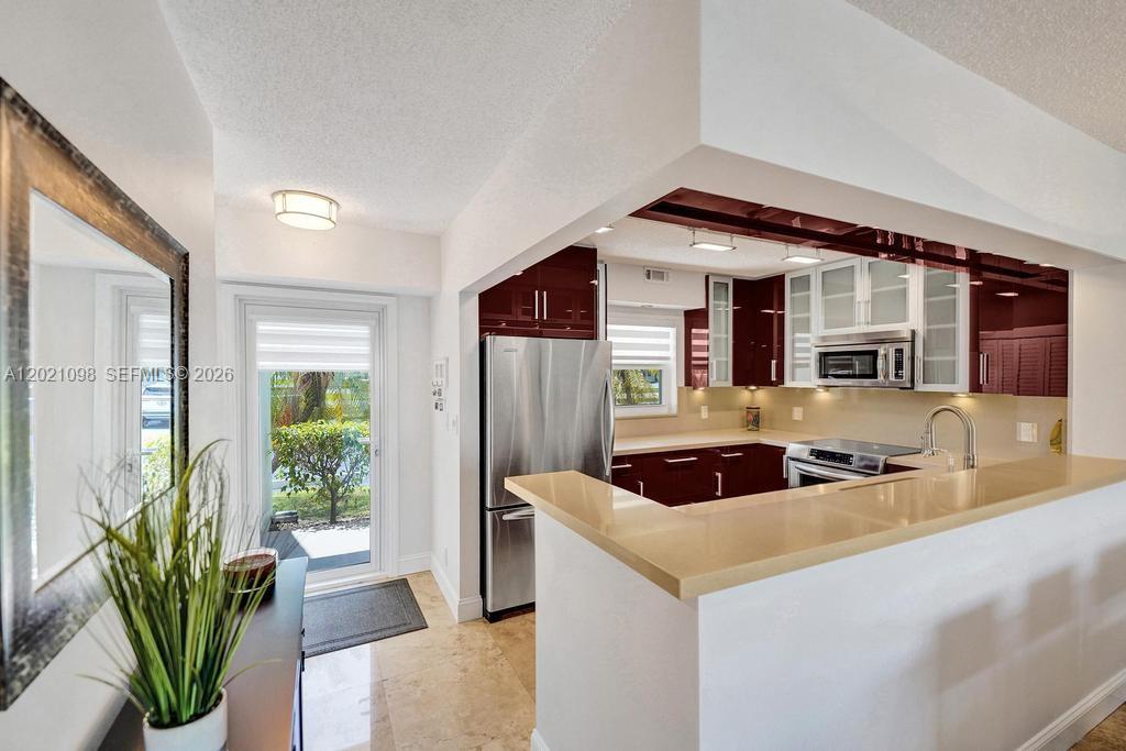 MEADOWBROOK LAKES CONDO - Residential