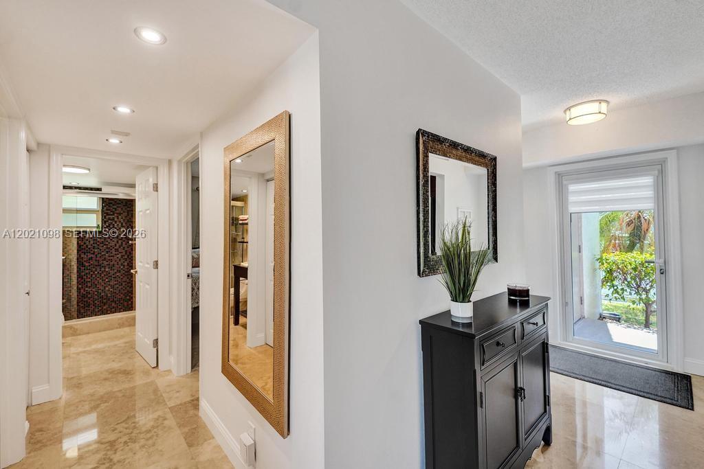 MEADOWBROOK LAKES CONDO - Residential