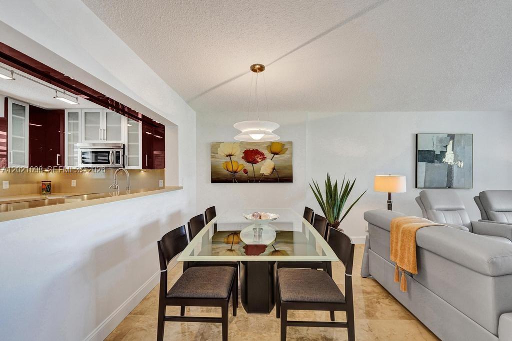 MEADOWBROOK LAKES CONDO - Residential