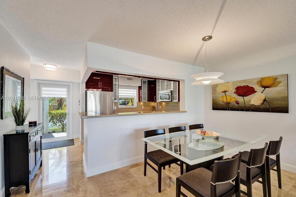MEADOWBROOK LAKES CONDO - Residential