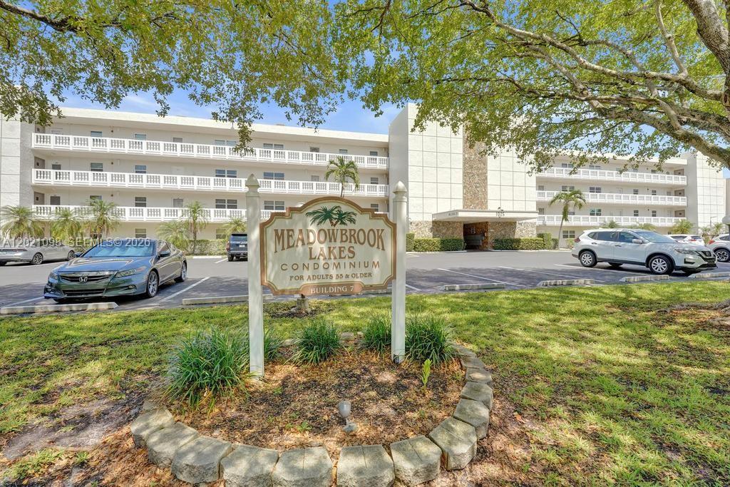 MEADOWBROOK LAKES CONDO - Residential