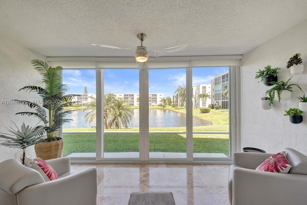 MEADOWBROOK LAKES CONDO - Residential