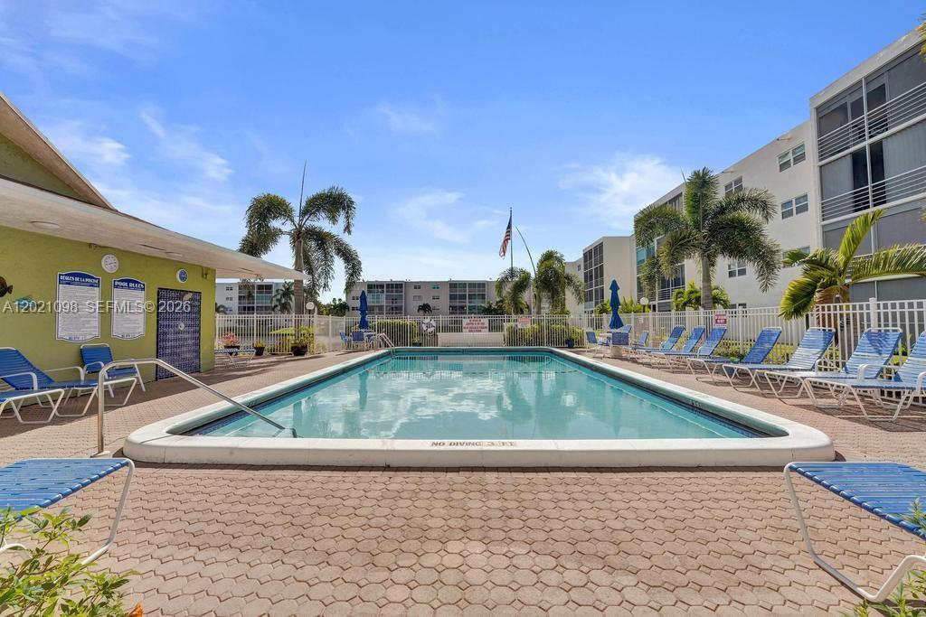 MEADOWBROOK LAKES CONDO - Residential