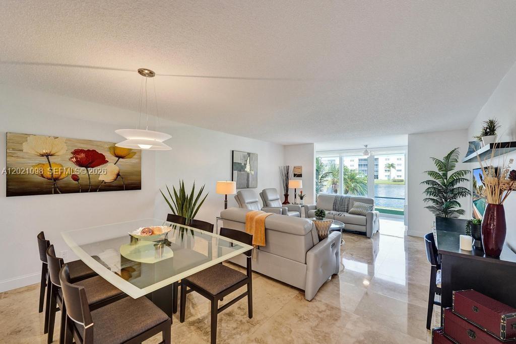 MEADOWBROOK LAKES CONDO - Residential
