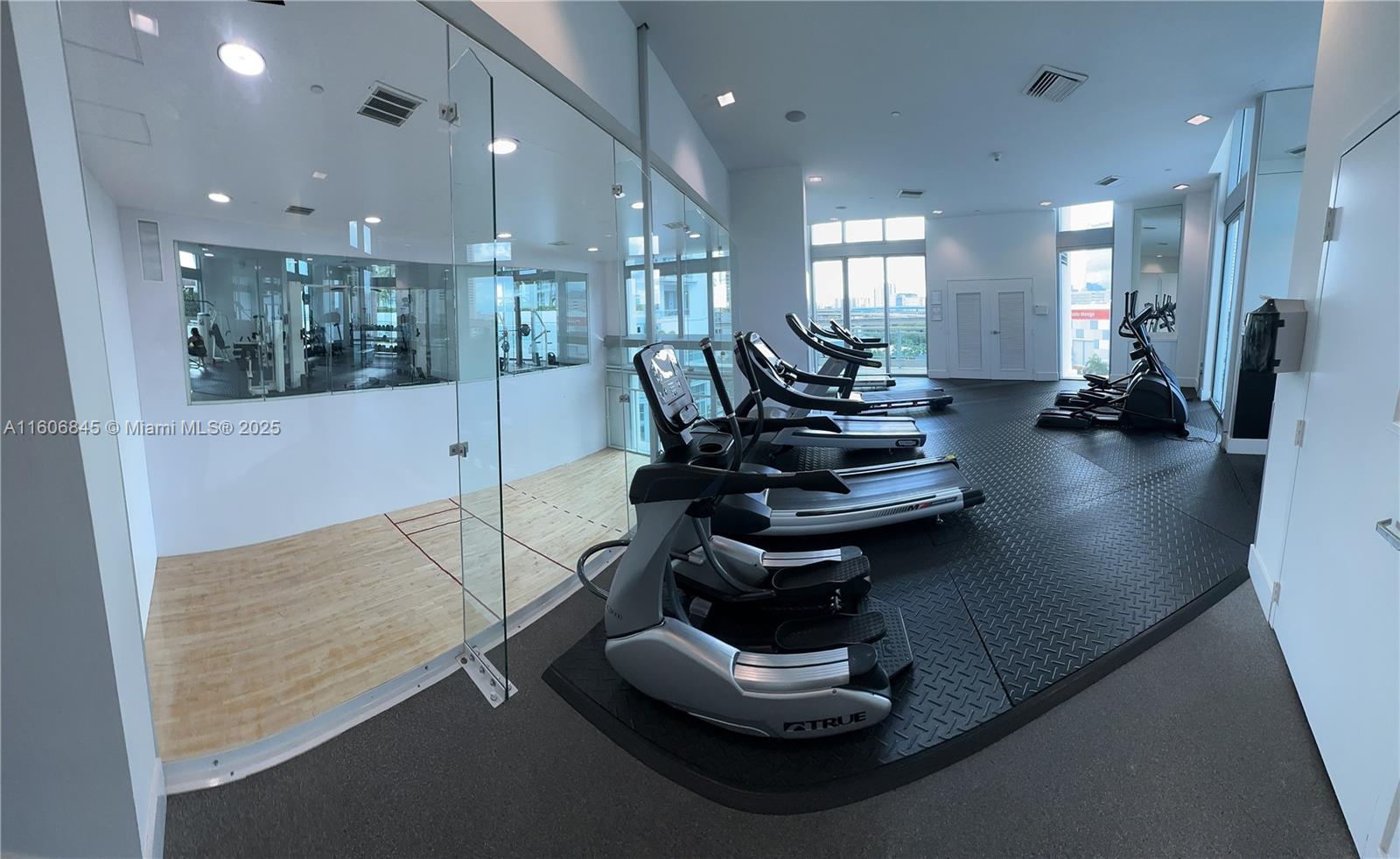 WIND CONDO - Residential