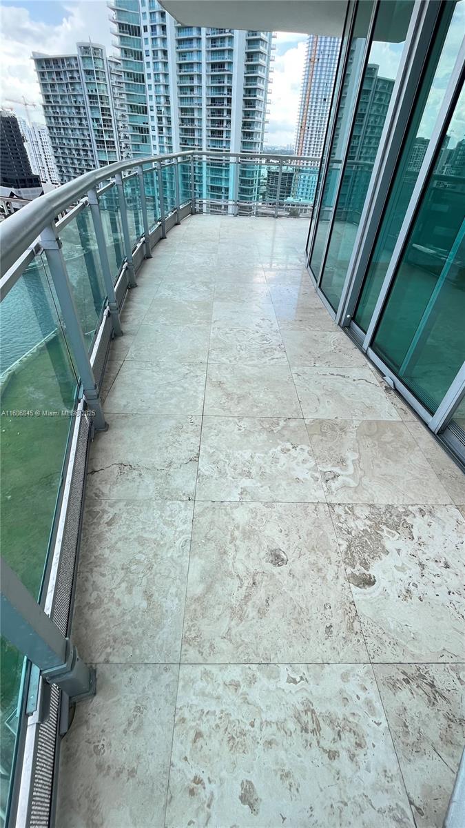 WIND CONDO - Residential