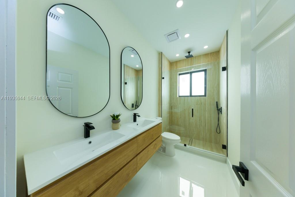 SUNSET LAKES PLAT THREE - Residential