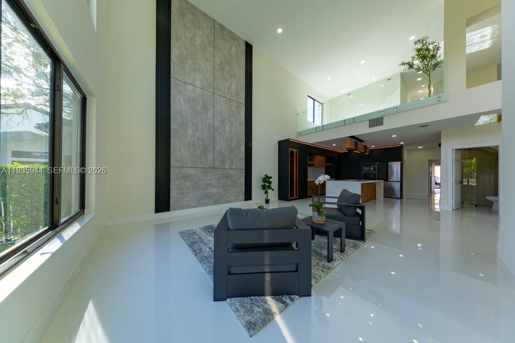 SUNSET LAKES PLAT THREE - Residential