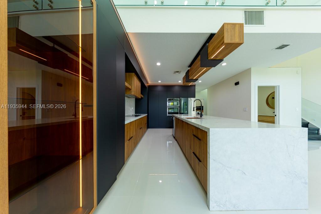 SUNSET LAKES PLAT THREE - Residential