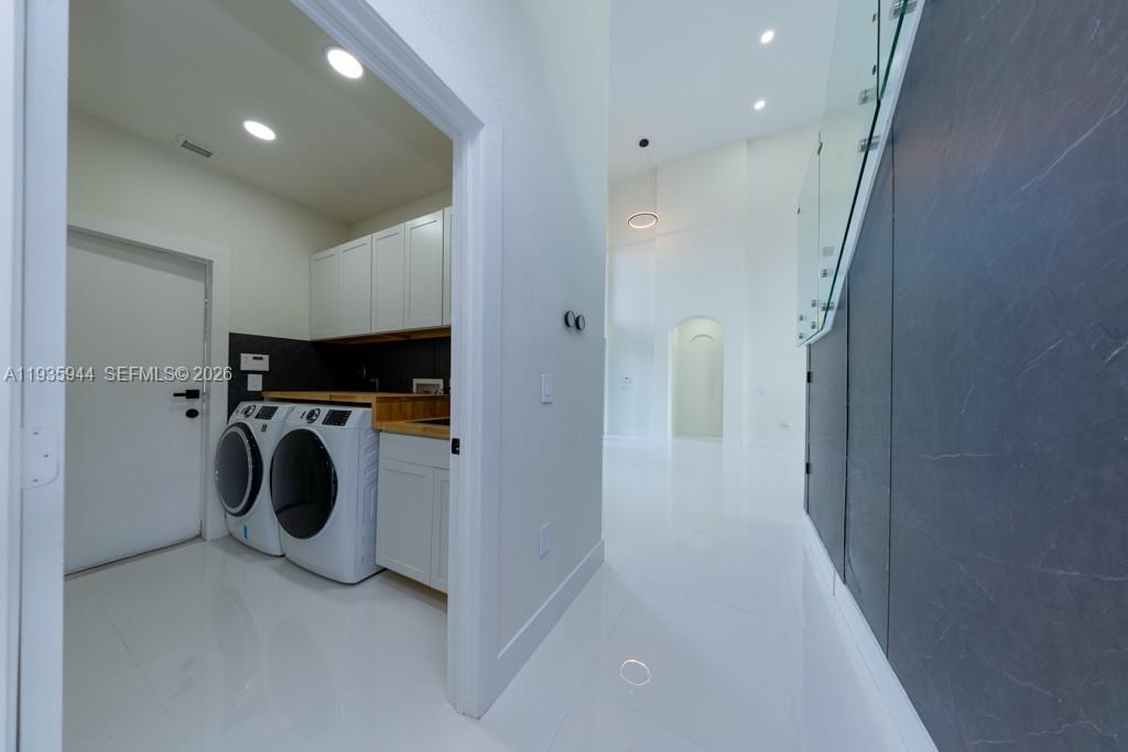 SUNSET LAKES PLAT THREE - Residential