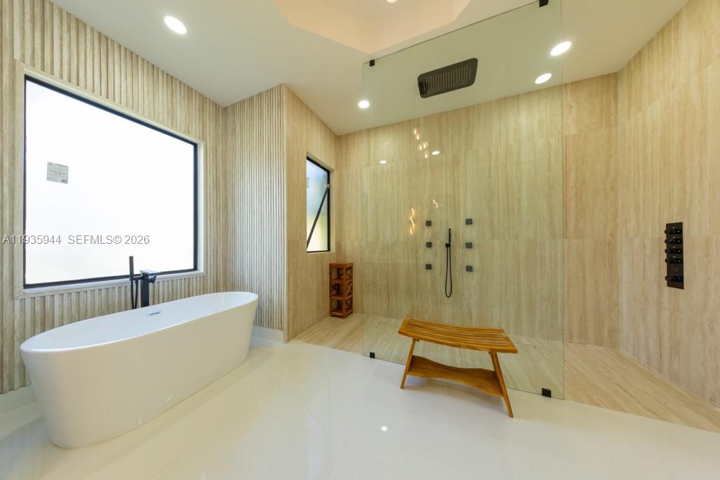 SUNSET LAKES PLAT THREE - Residential