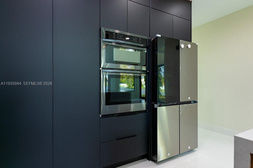 SUNSET LAKES PLAT THREE - Residential