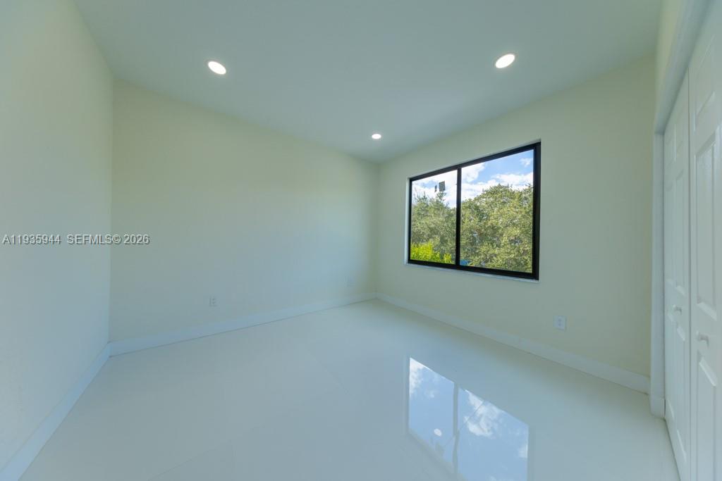 SUNSET LAKES PLAT THREE - Residential